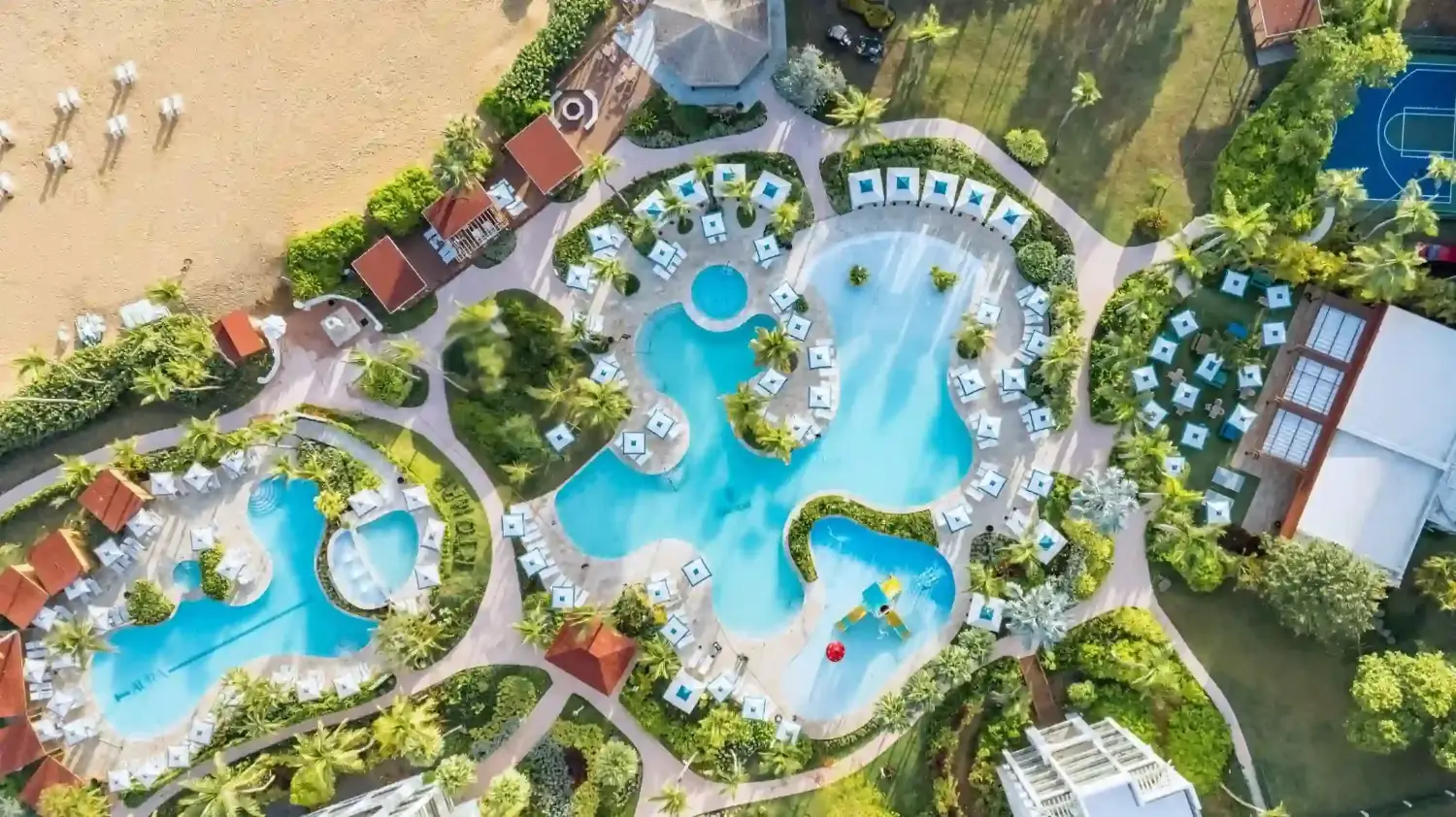 Birds-eye photo of a luxury resort in Puerto Rico